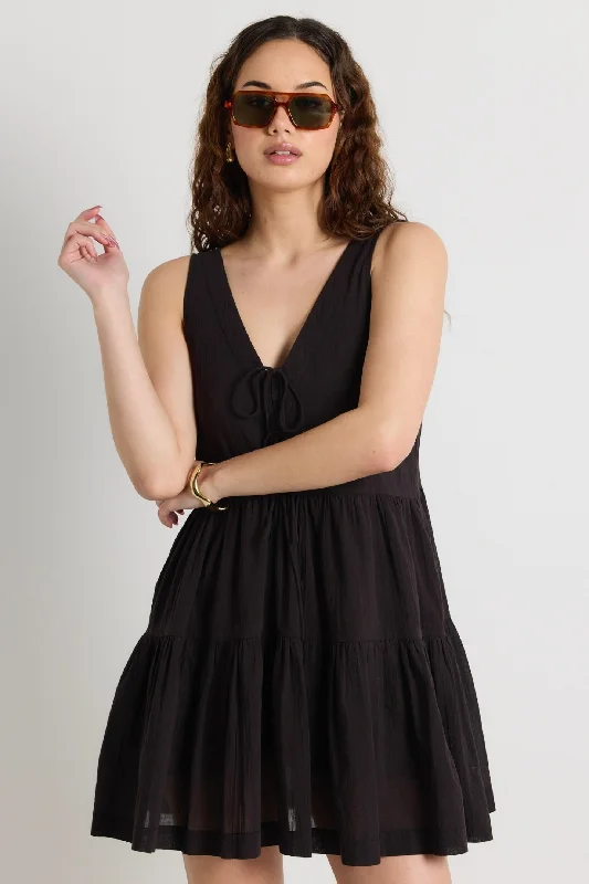 Chic Outfits Pivot Black Cotton Sleeveless Tiered Mini Dress