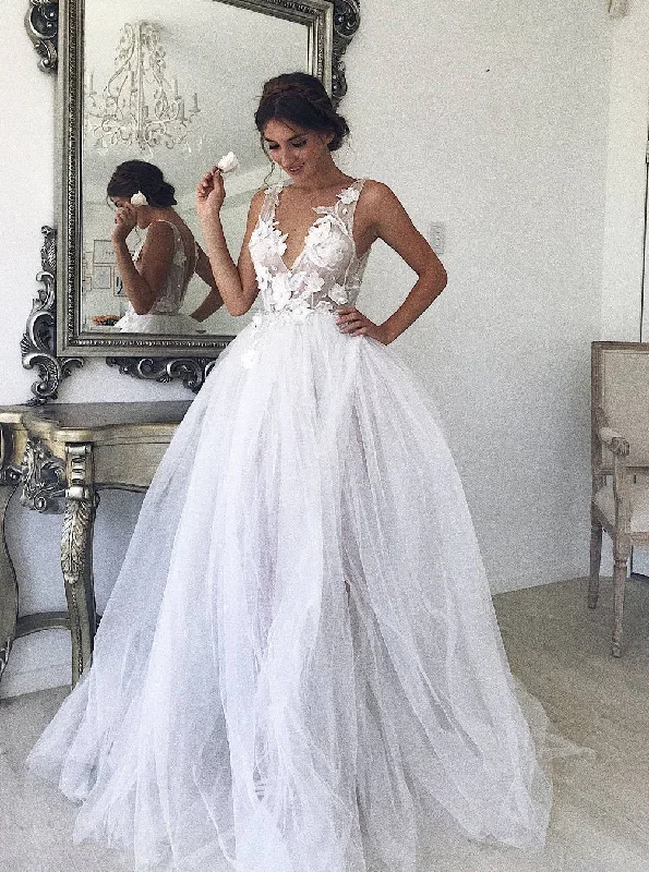 Trendy Street Style A-line White V-neck Boho Wedding Dresses Tulle Beach Bridal Gown Trendy Street Style A-line White V-neck Boho Wedding Dresses Tulle Beach Bridal Gown