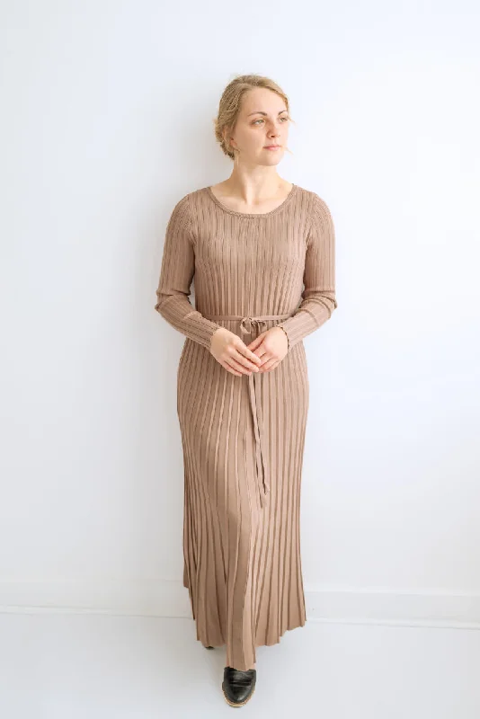 Evening Looks Vermont Pleated Maxi Dress in Gingerbread