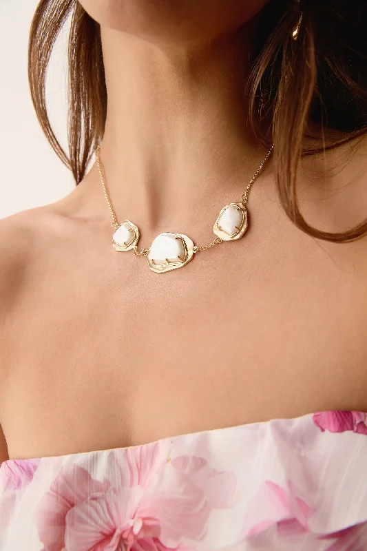 Parisian Effortless Chic Style Isole Necklace