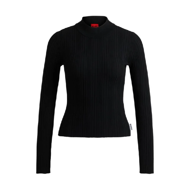 Urban Femme Streetwear Slim-fit sweater with irregular ribbed structure