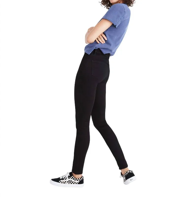 Feminine Elegance Roadtripper Jean In Black