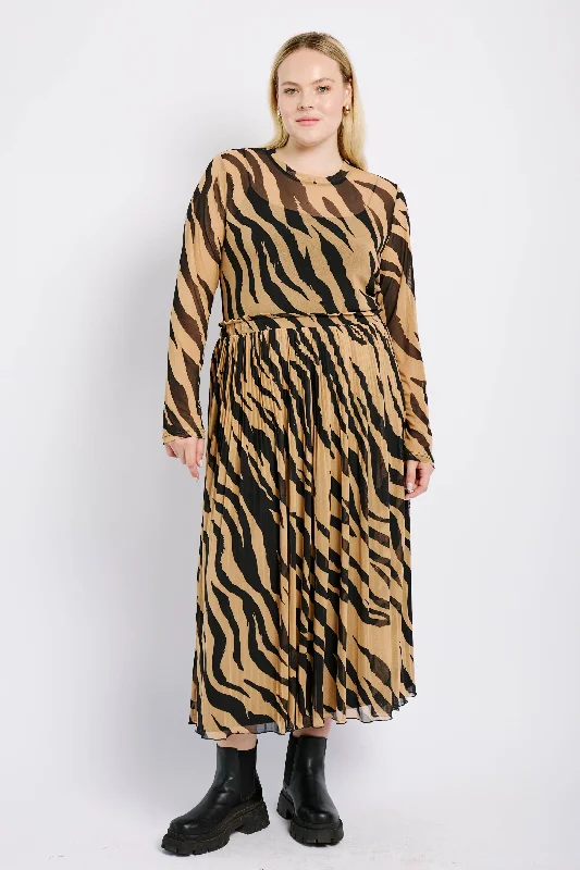 Romantic Flair Pleated Mesh Skirt in Big Zebra